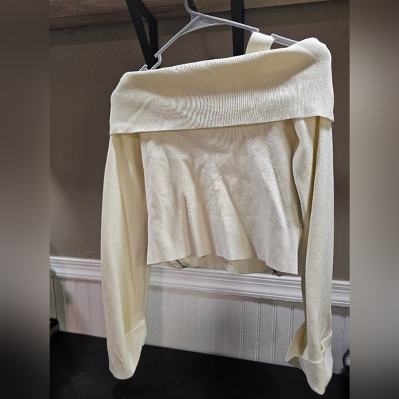Off Shoulder Zipper Sweater Large - Picture 3 of 6